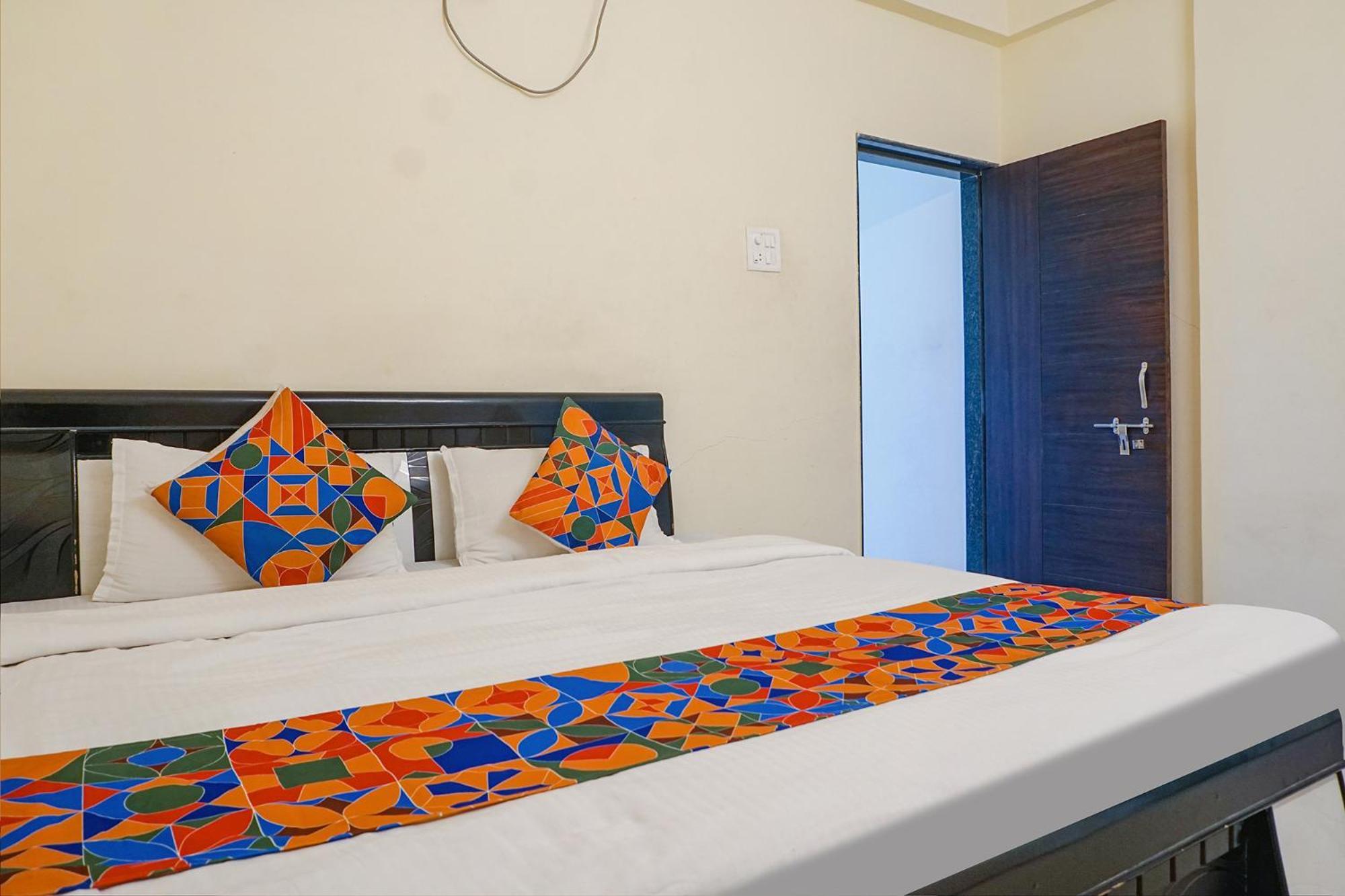 OYO 60685 Hotel Vaishnav Inn Talegaon Dabhade Eksteriør bilde