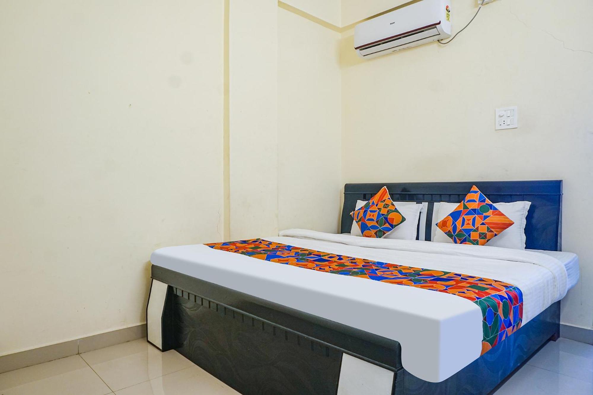 OYO 60685 Hotel Vaishnav Inn Talegaon Dabhade Eksteriør bilde