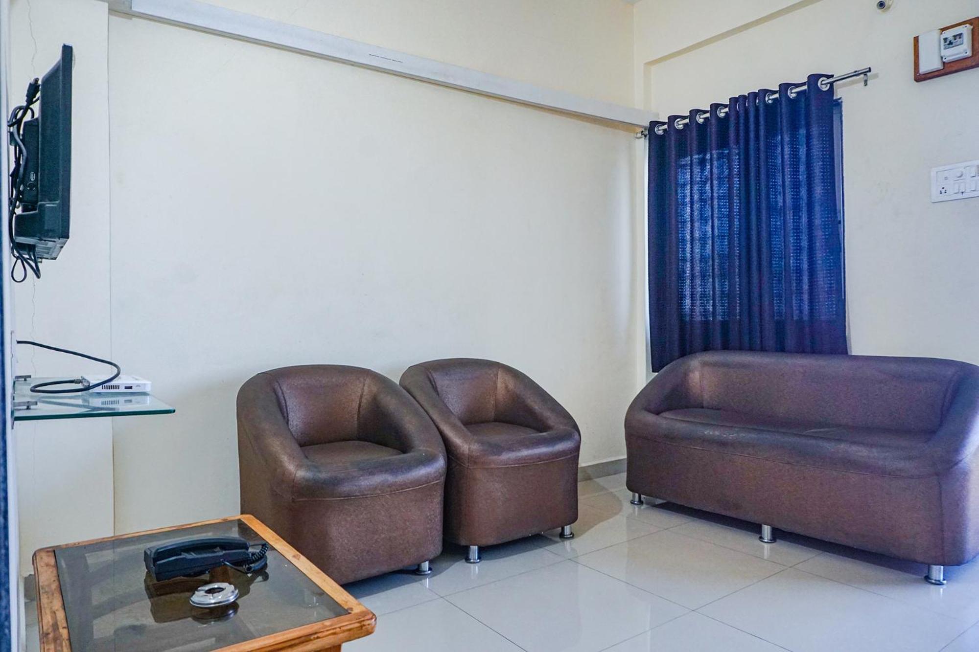 OYO 60685 Hotel Vaishnav Inn Talegaon Dabhade Eksteriør bilde