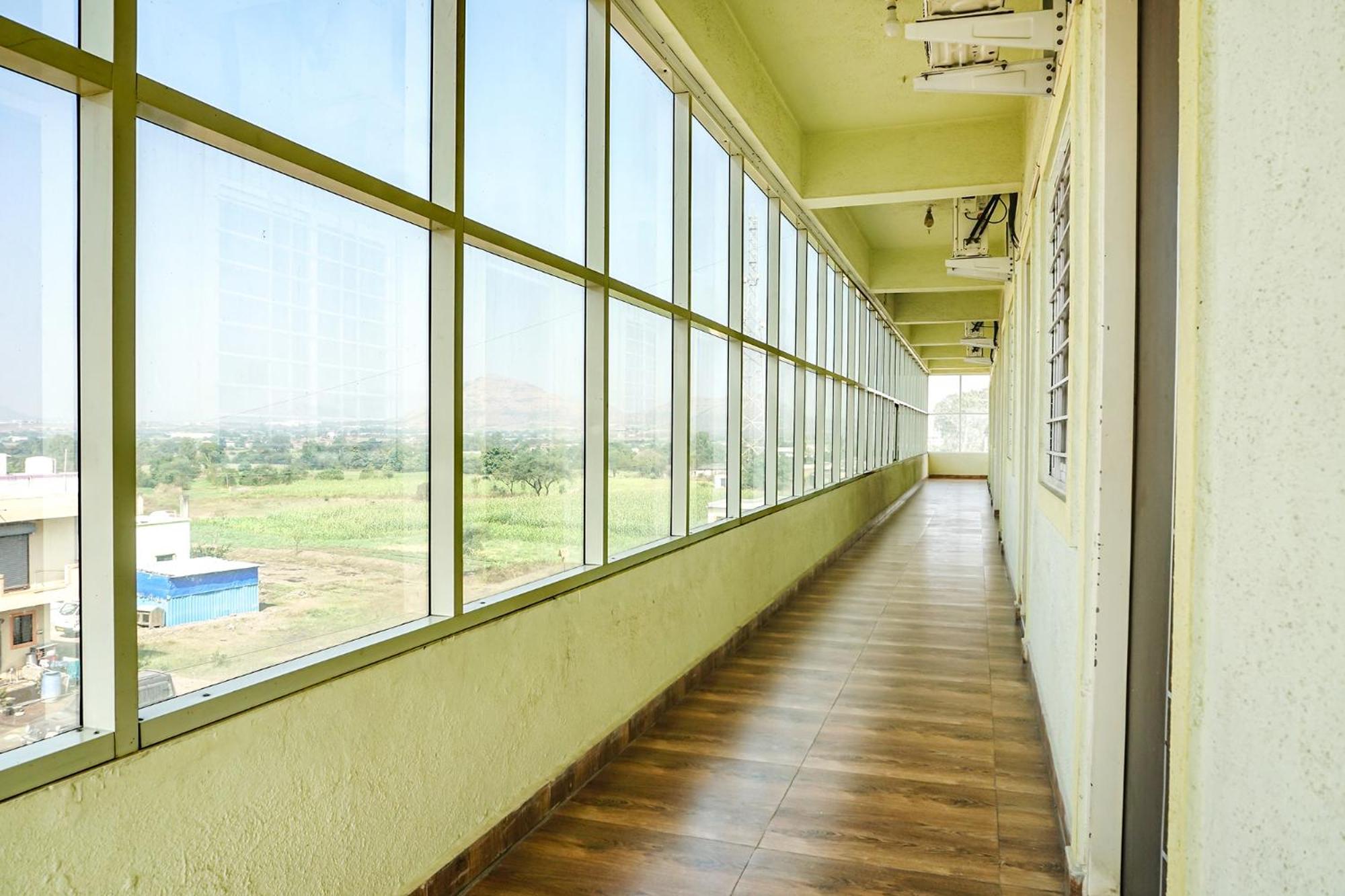 OYO 60685 Hotel Vaishnav Inn Talegaon Dabhade Eksteriør bilde