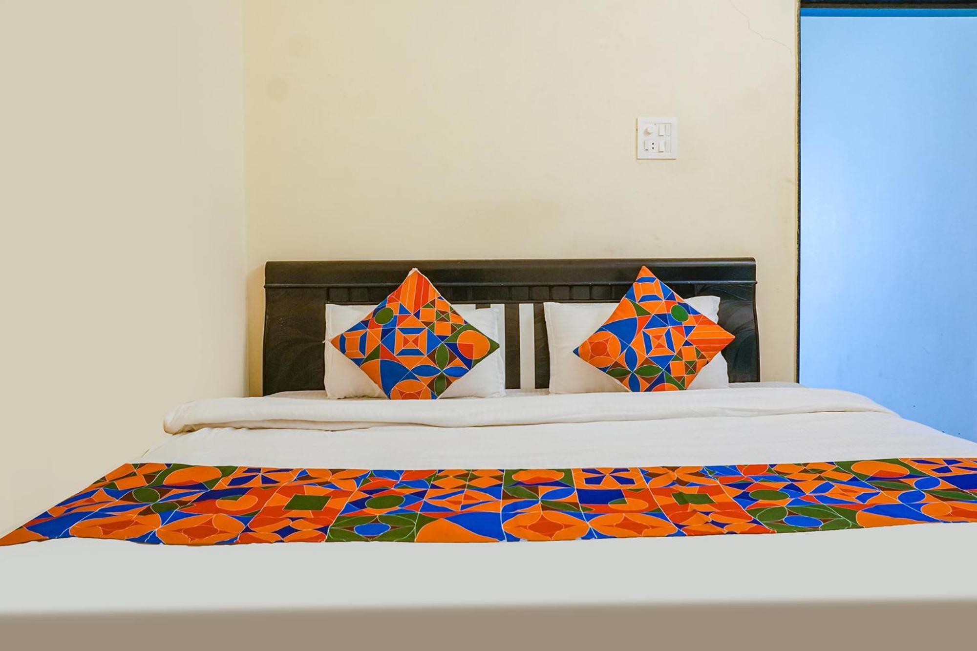 OYO 60685 Hotel Vaishnav Inn Talegaon Dabhade Eksteriør bilde