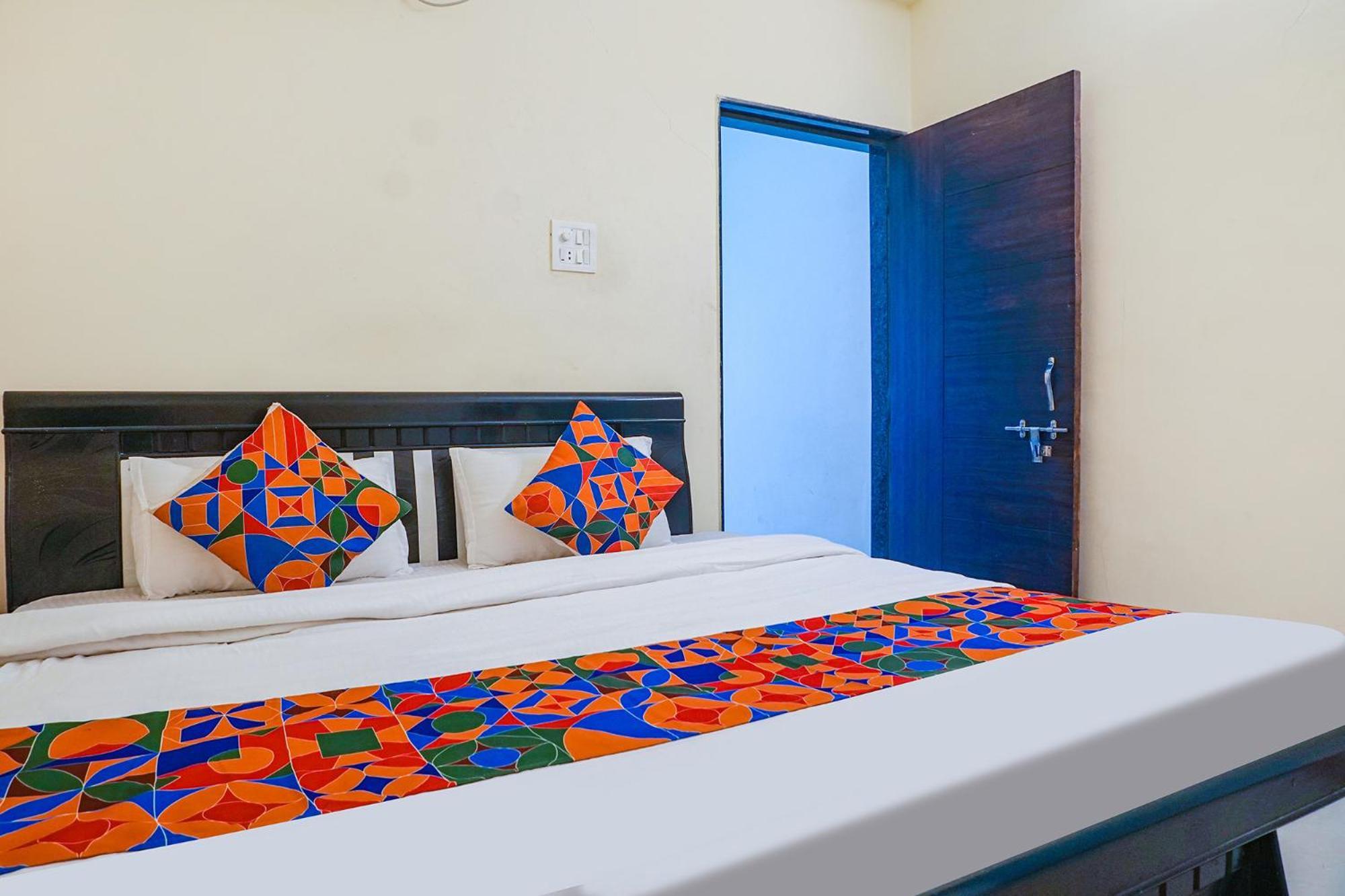 OYO 60685 Hotel Vaishnav Inn Talegaon Dabhade Eksteriør bilde