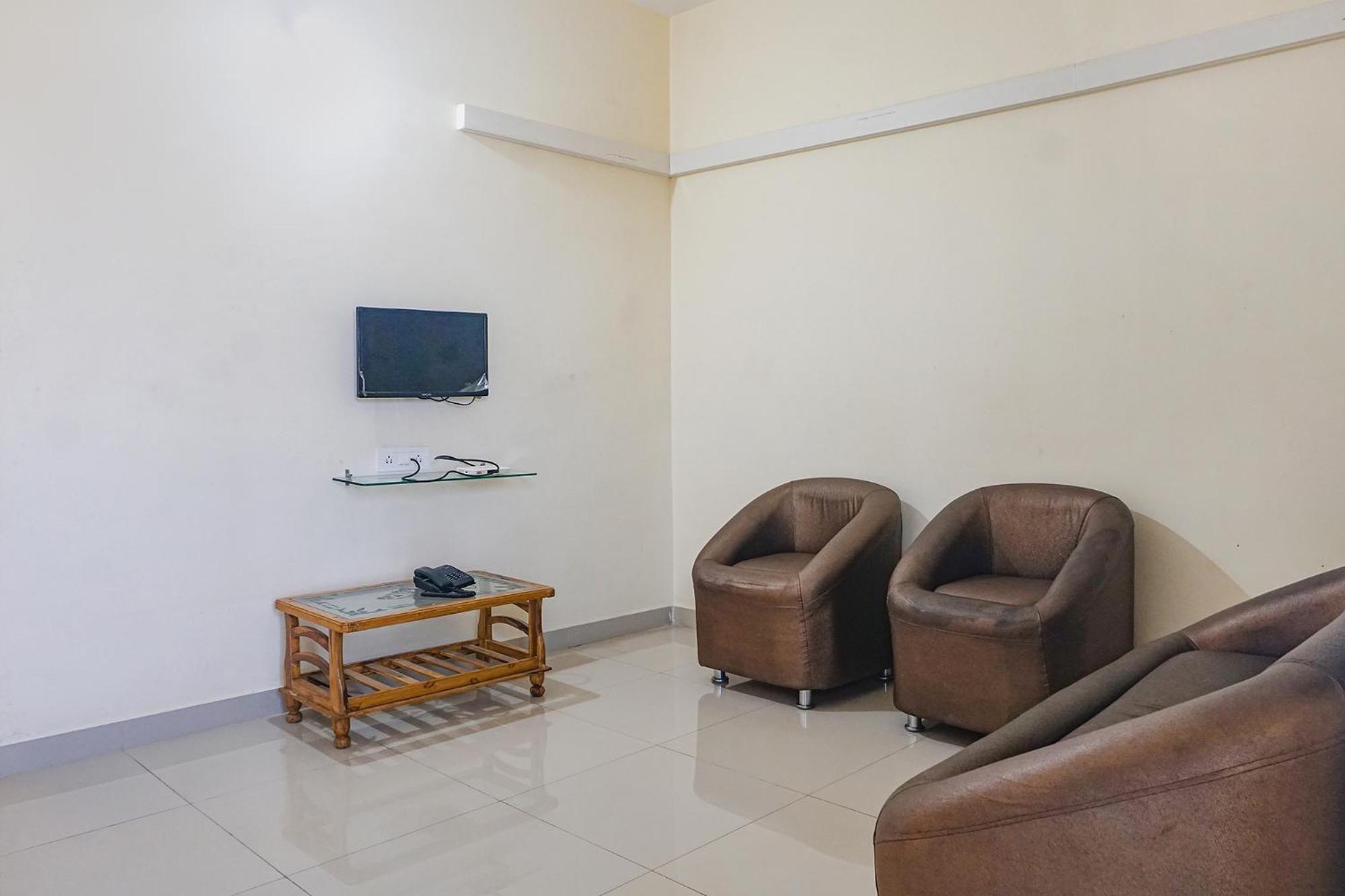 OYO 60685 Hotel Vaishnav Inn Talegaon Dabhade Eksteriør bilde