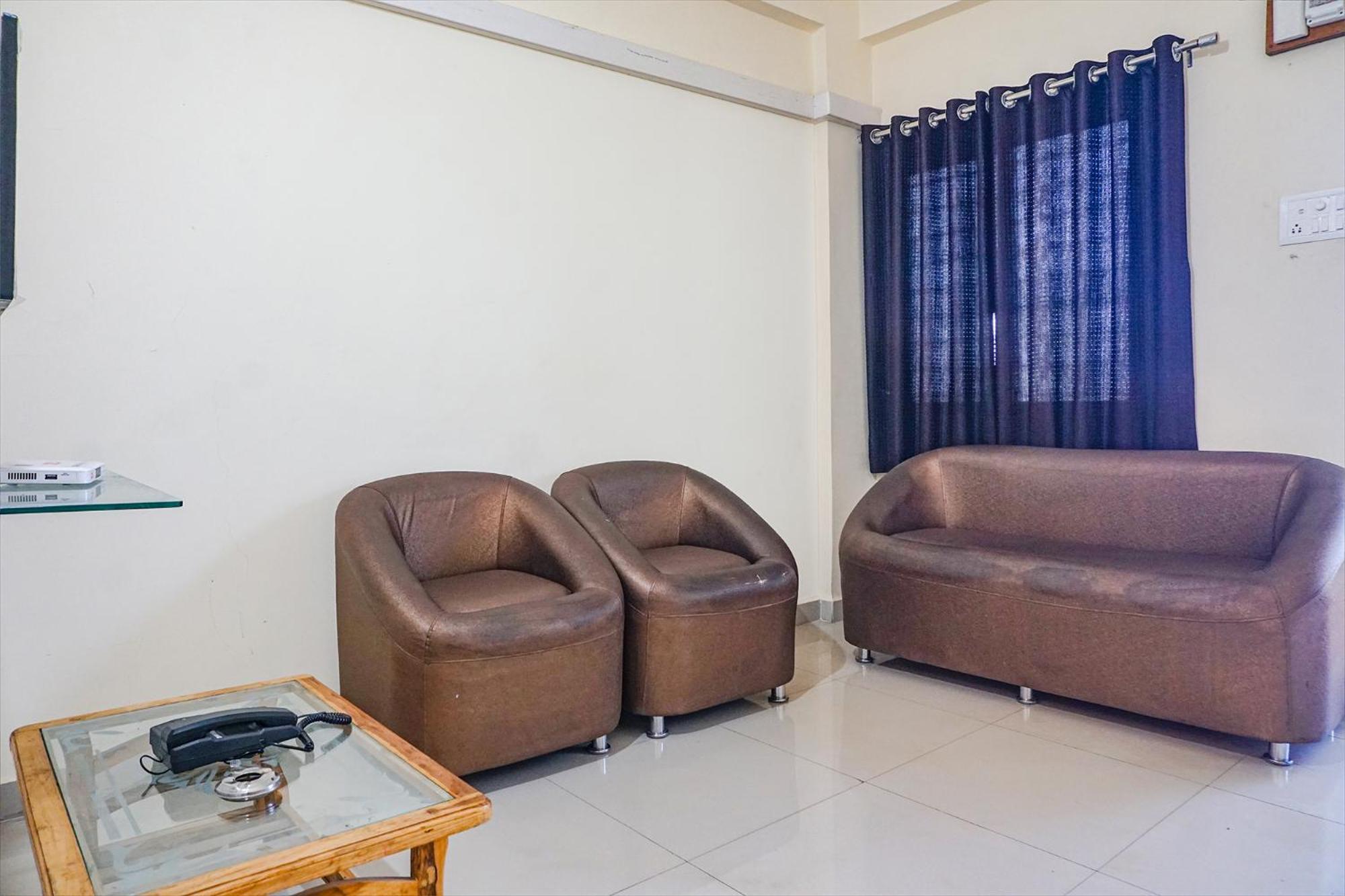 OYO 60685 Hotel Vaishnav Inn Talegaon Dabhade Eksteriør bilde