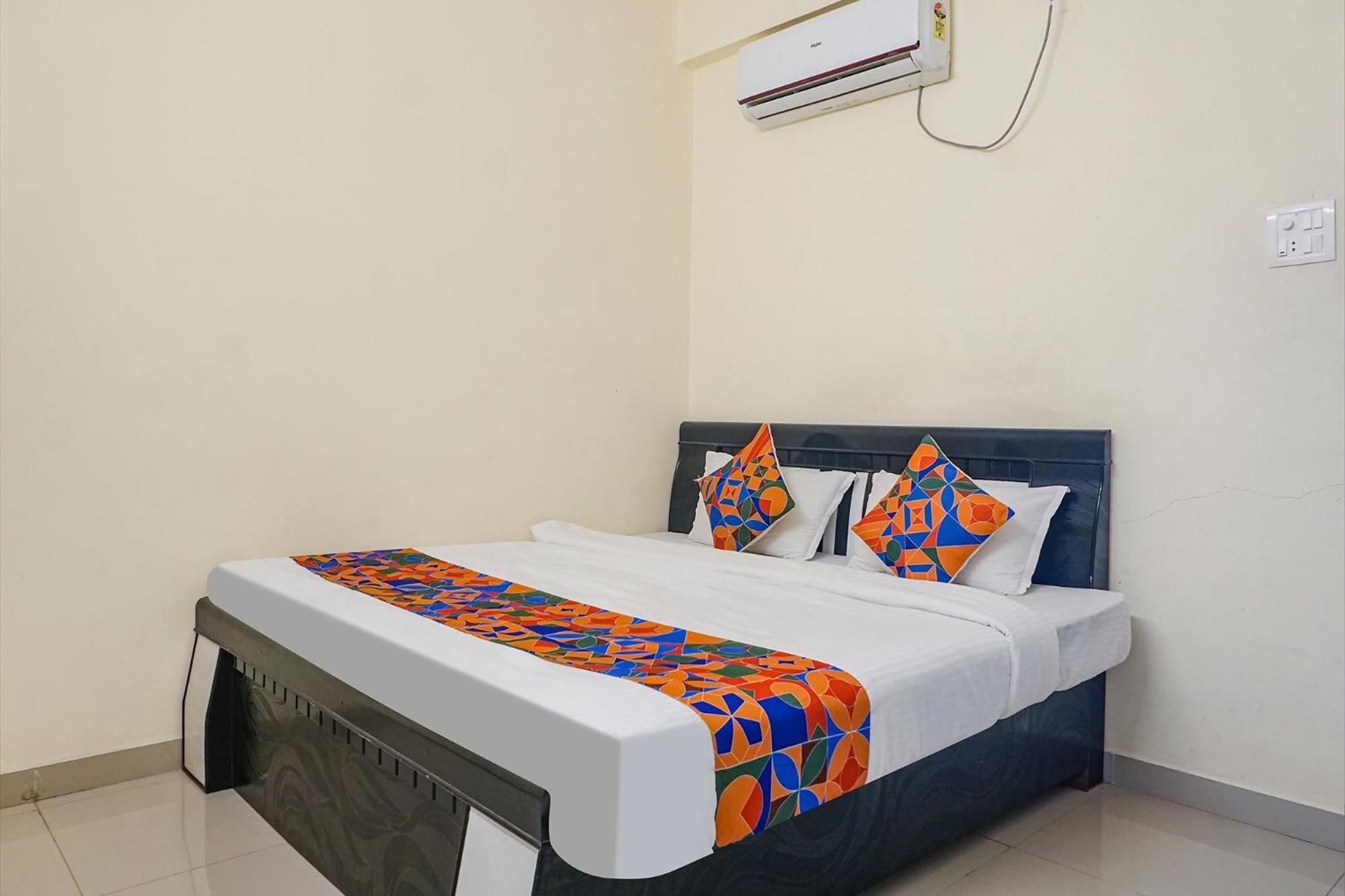 OYO 60685 Hotel Vaishnav Inn Talegaon Dabhade Eksteriør bilde