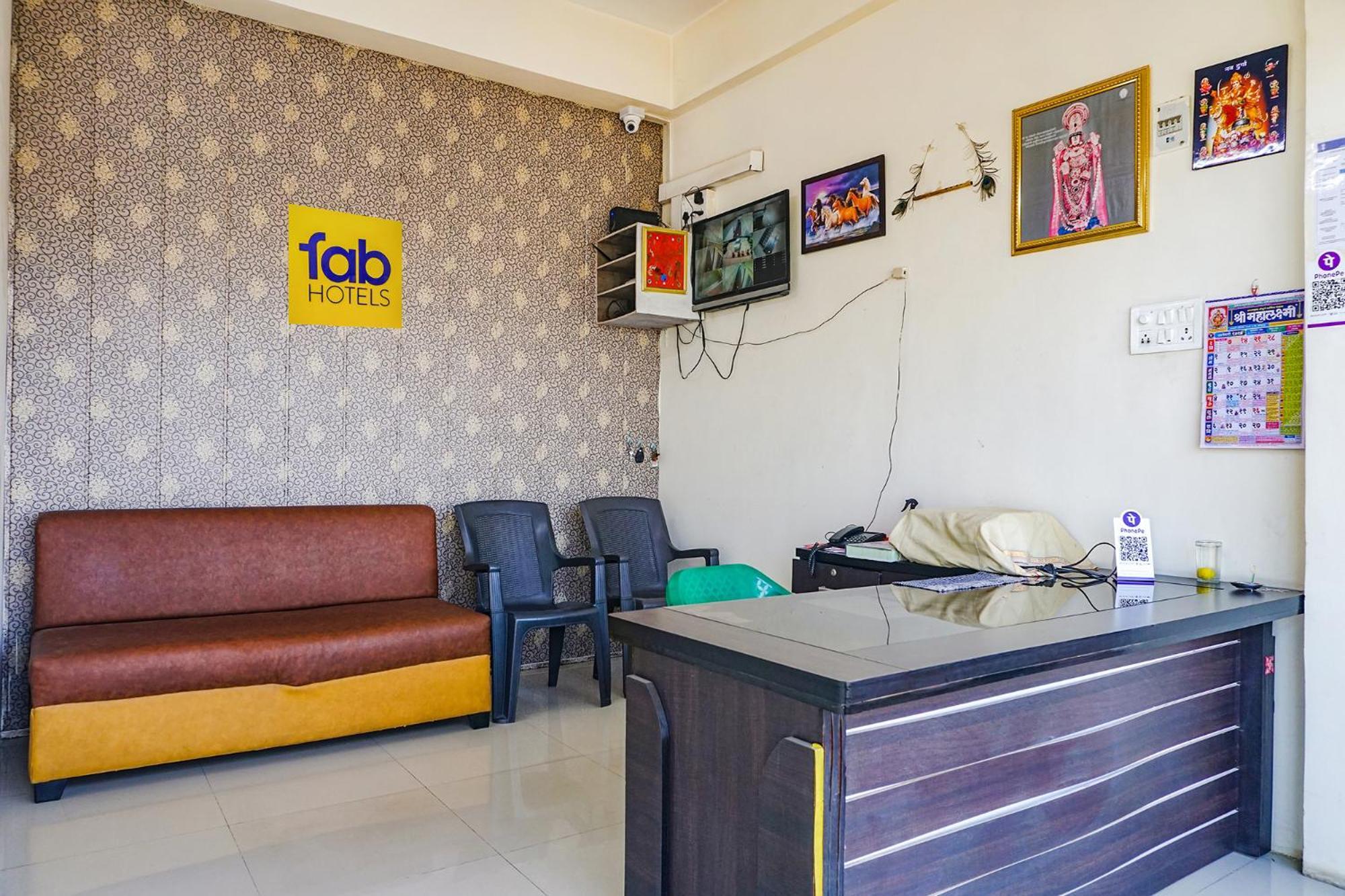 OYO 60685 Hotel Vaishnav Inn Talegaon Dabhade Eksteriør bilde
